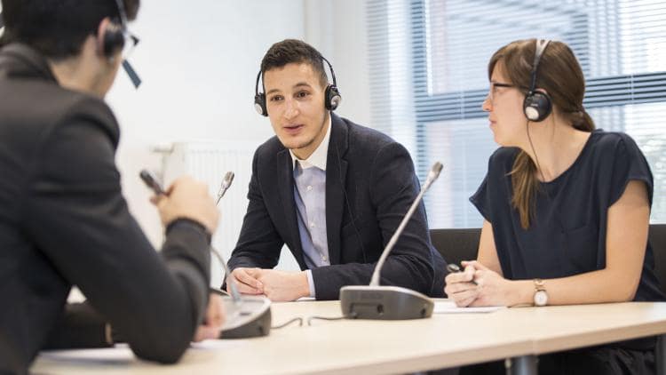 Reasons To Use Simultaneous Interpretation Services in Dubai